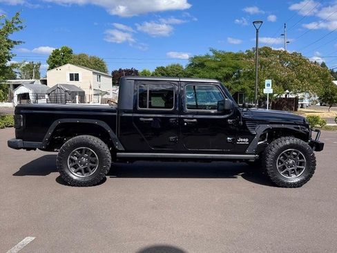 Used 2020 Jeep Gladiator Overland AWD/4WD image 4