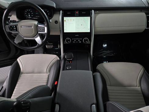 Used 2026 Land Rover Discovery Limited Edition AWD/4WD image 4