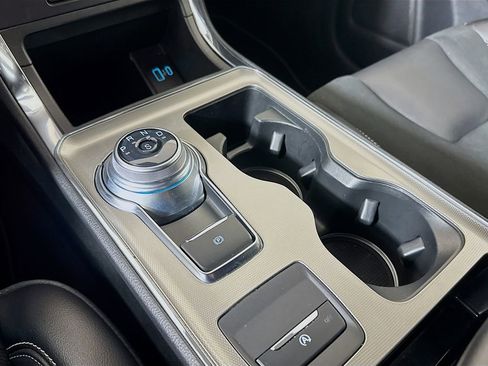 Used 2022 Ford Edge ST image 16