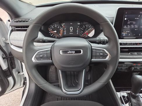 Used 2025 Jeep Compass Sport AWD/4WD image 31