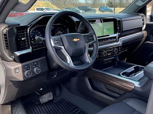 Used 2025 Chevrolet Silverado 2500 LT w/ Convenience Package image 18
