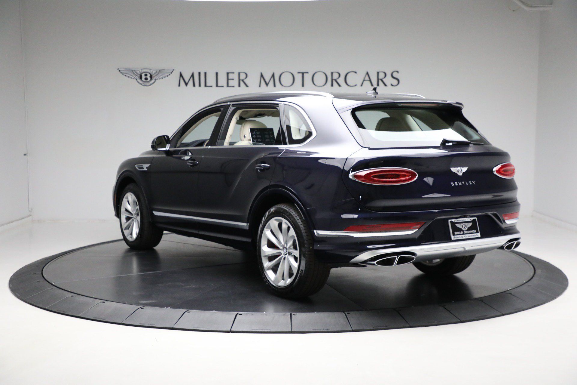 Used 2024 Bentley Bentayga Extended Wheelbase AWD/4WD image 7