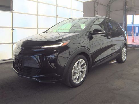 Used 2023 Chevrolet Bolt EUV LT w/ Driver Confidence Package image 2