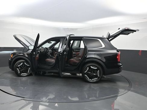 Used 2024 Kia Telluride EX w/ EX Captain's Chair Package FWD image 39