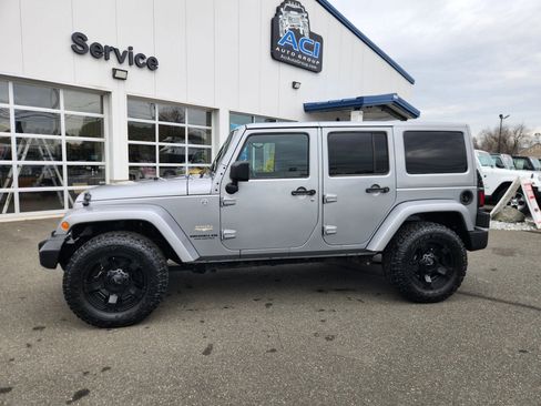 Used 2014 Jeep Wrangler Unlimited Sahara w/ Max Tow Package image 7