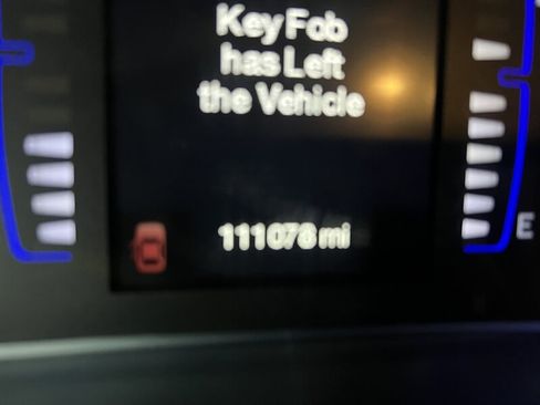 Used 2015 Chrysler 200 Limited w/ Convenience Group image 9