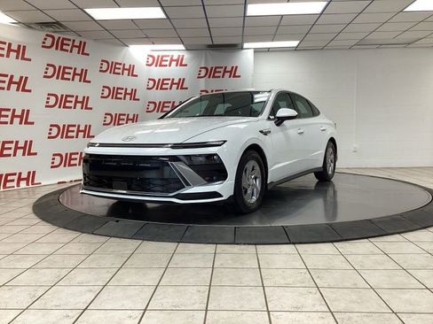 New 2025 Hyundai Sonata SE FWD image 3