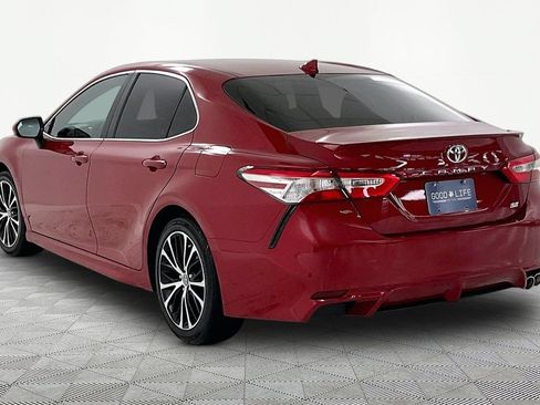 Used 2020 Toyota Camry SE FWD image 4