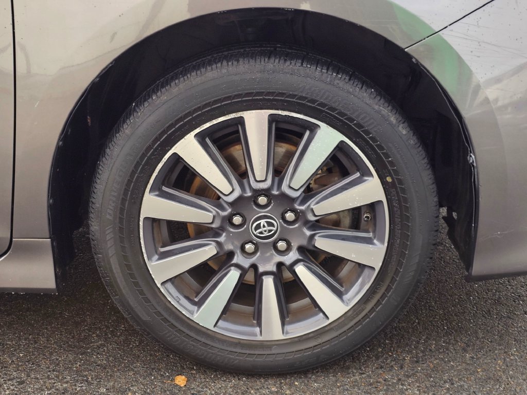 Used 2019 Toyota Sienna Limited Premium AWD/4WD image 9