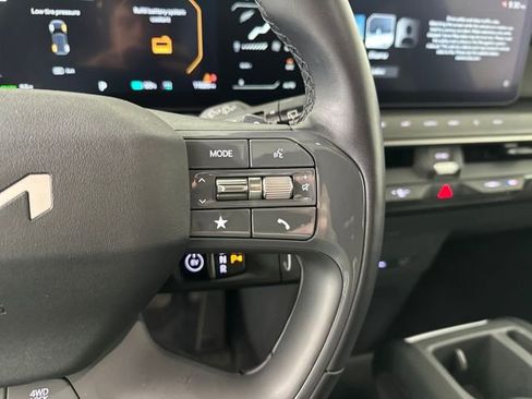 Used 2024 Kia EV9 Wind image 16