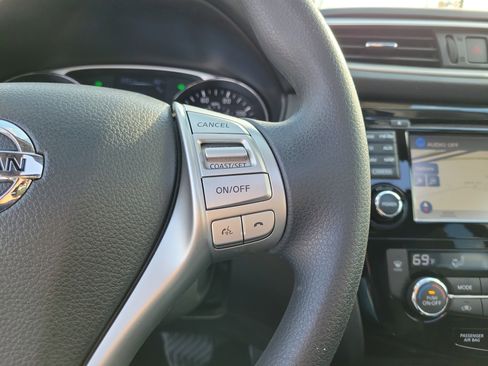 Used 2016 Nissan Rogue SV w/ SV Premium Package image 24