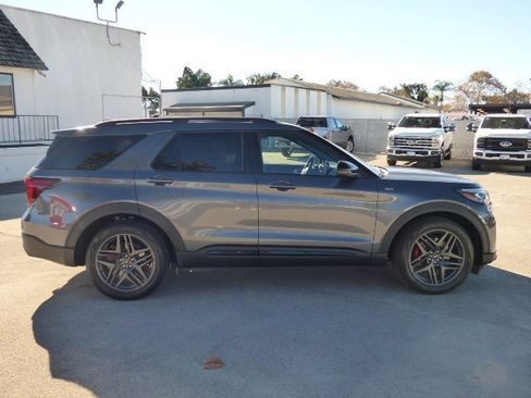 New 2026 Ford Explorer ST-Line w/ ST-Line Street Pack image 2