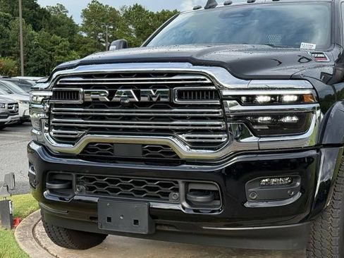 Used 2026 RAM 5500 4x4 Crew Cab w/ Laramie Trim Package image 10