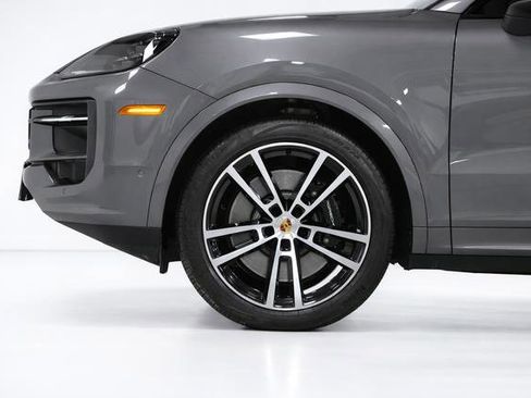 Used 2024 Porsche Cayenne S image 3