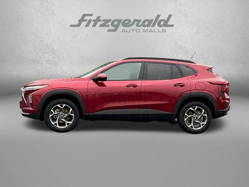 Used 2025 Chevrolet Trax LT FWD image 5