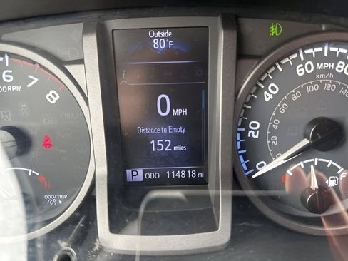 Used 2016 Toyota Tacoma TRD Sport w/ Towing Package image 17