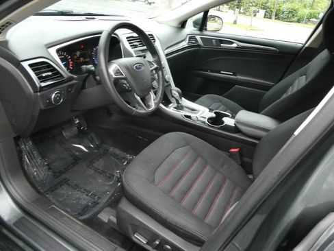 Used 2016 Ford Fusion SE w/ Equipment Group 201A image 10