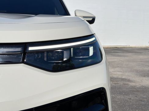 New 2026 Volkswagen Tiguan SEL R-Line AWD/4WD image 9