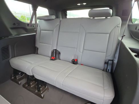 Used 2023 Chevrolet Suburban LT AWD/4WD image 46