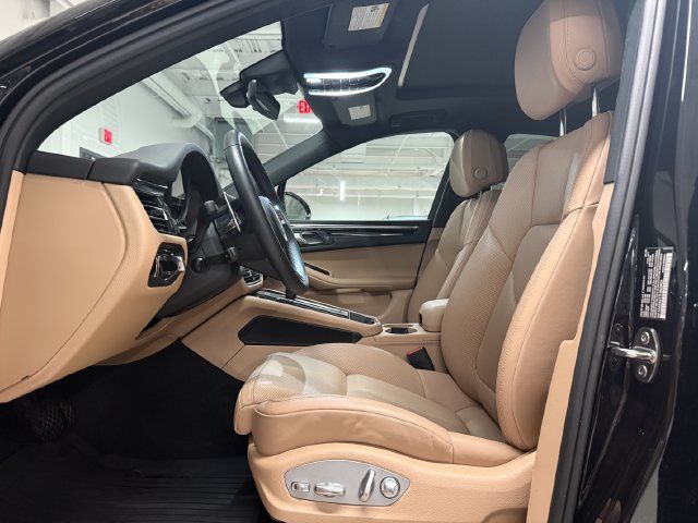 Certified 2026 Porsche Macan AWD/4WD image 5
