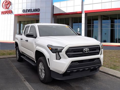 Used 2025 Toyota Tacoma SR image 1