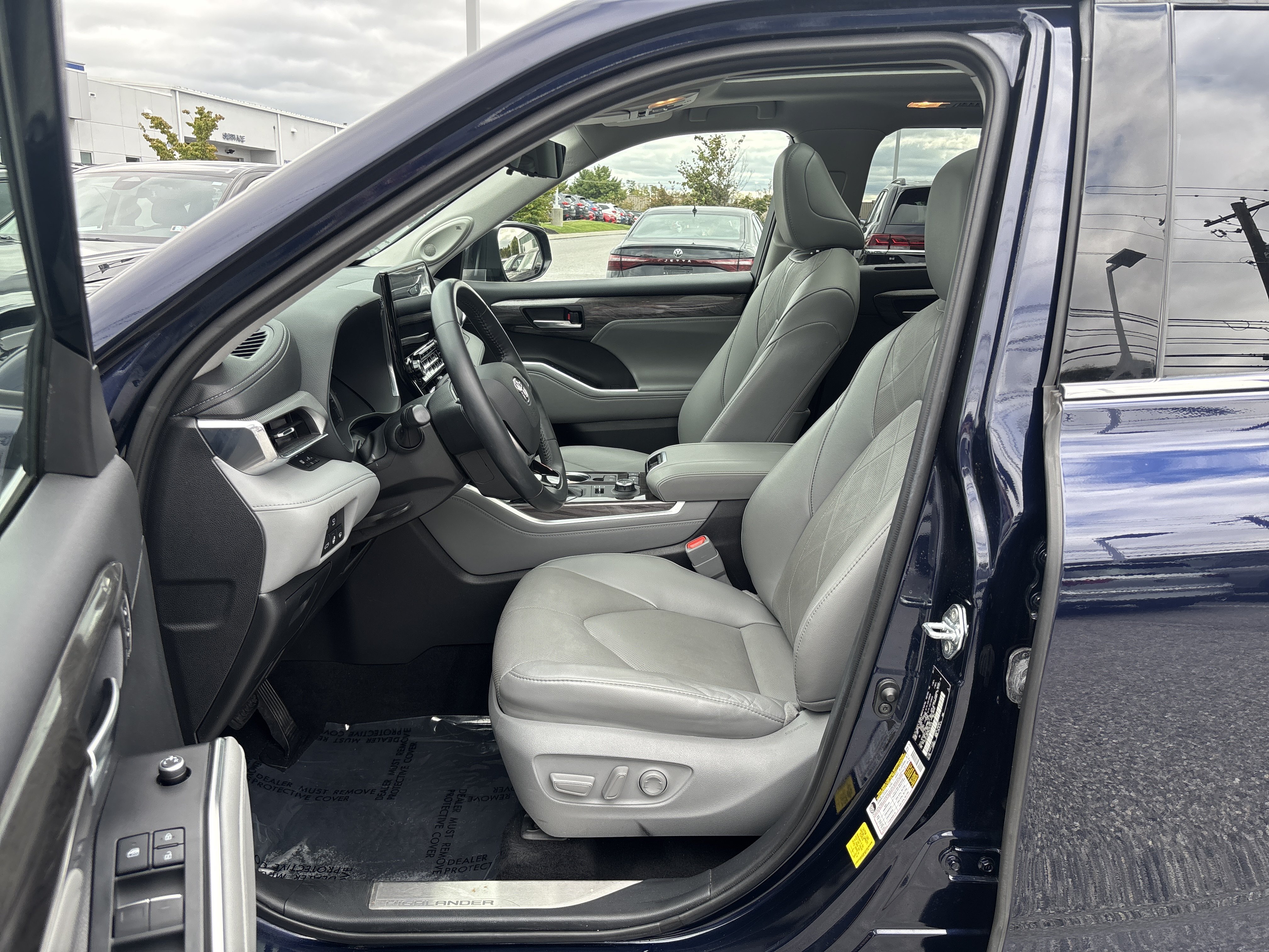 Used 2021 Toyota Highlander Platinum AWD/4WD image 37