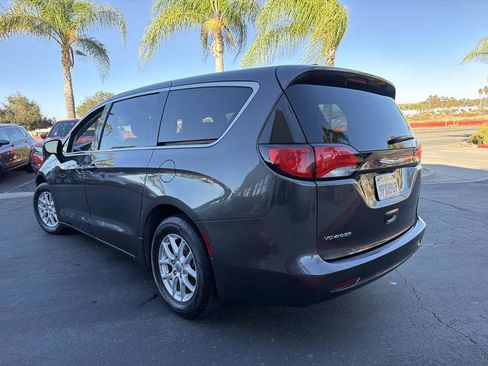 Used 2022 Chrysler Voyager LX FWD image 12