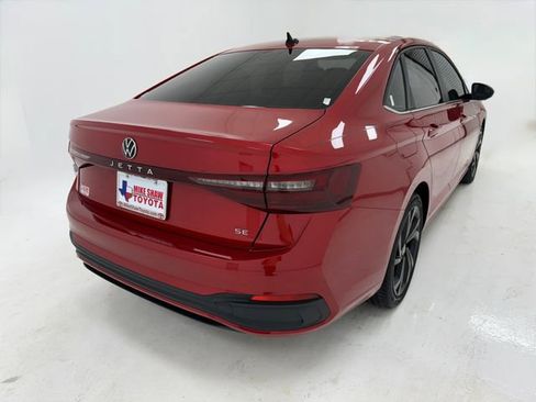 Used 2025 Volkswagen Jetta SE FWD image 40
