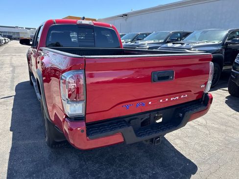 Used 2022 Toyota Tacoma TRD Off-Road w/ TRD Premium Off Road Package AWD/4WD image 16