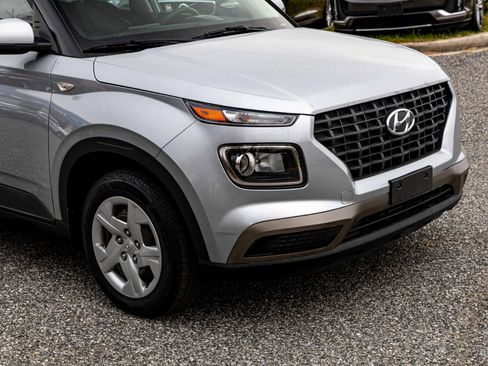 Used 2020 Hyundai Venue SE image 9