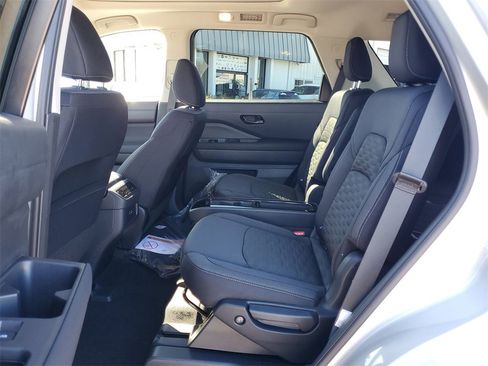 New 2025 Nissan Pathfinder SV w/ SV Premium Package image 6