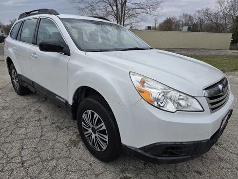 Used 2011 Subaru Outback 2.5i image 3