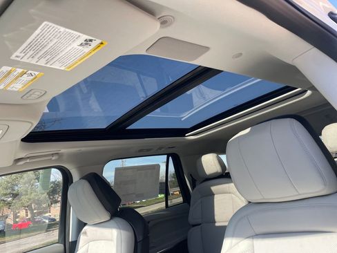 New 2026 Lincoln Navigator Reserve w/ Jet Appearance Package AWD/4WD image 13