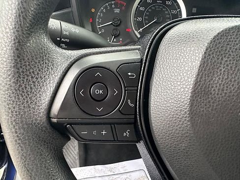 Used 2020 Toyota Corolla LE image 25