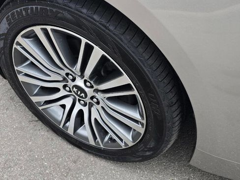 Used 2015 Kia Cadenza Premium w/ Luxury Package image 10