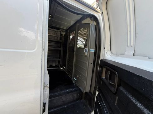 Used 2016 Chevrolet Express 2500 image 18