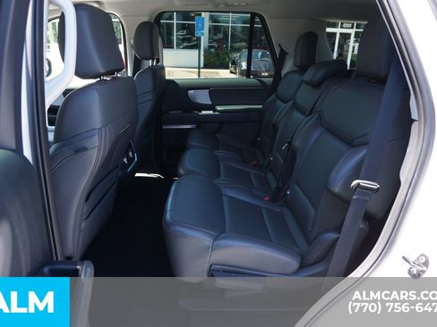 Used 2025 Ford Expedition Active AWD/4WD image 21