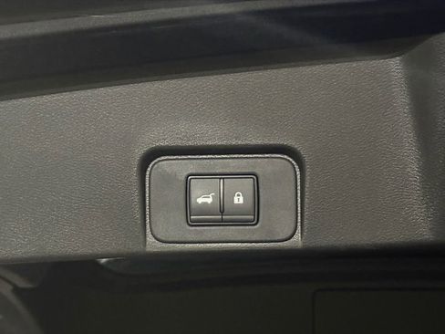 Used 2024 Nissan Rogue SV w/ SV Premium Package image 10