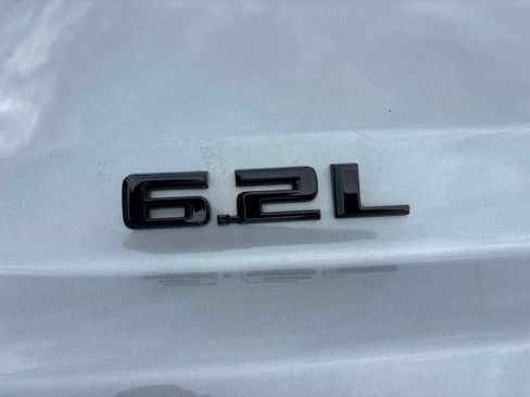Used 2024 Chevrolet Silverado 1500 High Country w/ Technology Package AWD/4WD image 10