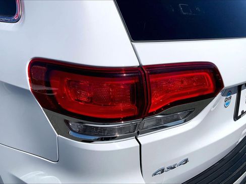 Certified 2021 Jeep Grand Cherokee Laredo image 26