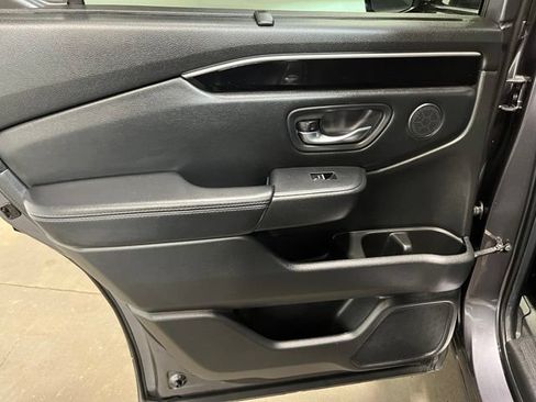 Used 2024 Honda Pilot Touring image 16