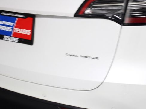 Used 2022 Tesla Model Y Long Range image 13