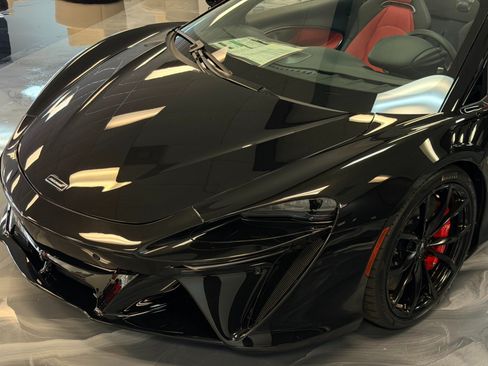 Used 2026 McLaren Artura Spider RWD image 4
