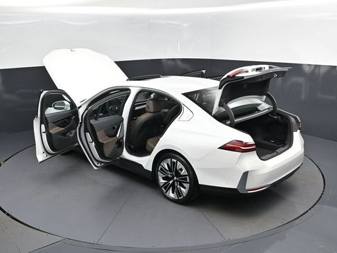 Certified 2026 BMW 530i RWD image 47
