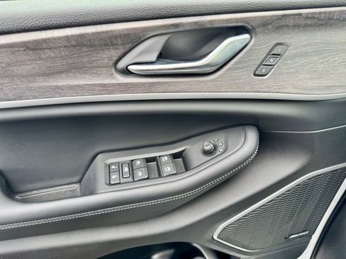 Used 2022 Jeep Grand Cherokee Limited image 14