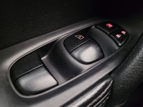 Used 2015 Nissan Rogue SL image 27