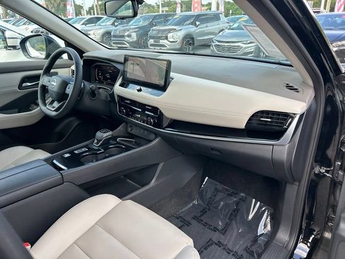 Certified 2025 Nissan Rogue SL FWD image 44