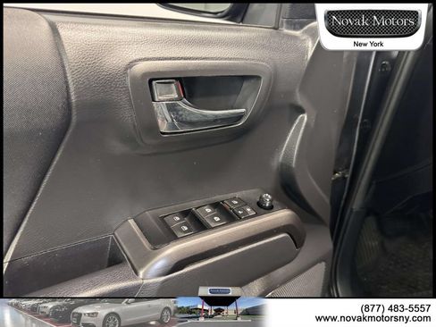 Used 2022 Toyota Tacoma TRD Off-Road AWD/4WD image 13