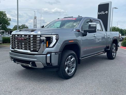 Used 2024 GMC Sierra 2500 Denali w/ Technology Package AWD/4WD image 3