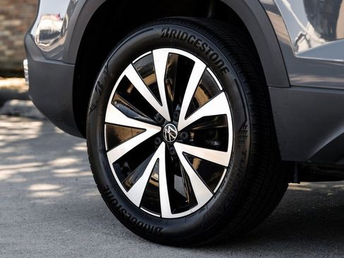 Used 2023 Volkswagen Taos SE image 67